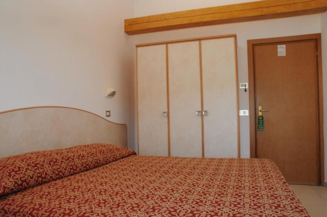 Hotel Saint Tropez Spa & Restaurant Lido Di Savio Rum bild