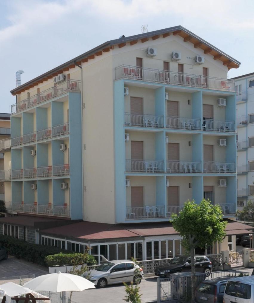 Hotel Saint Tropez Spa & Restaurant Lido Di Savio Exteriör bild
