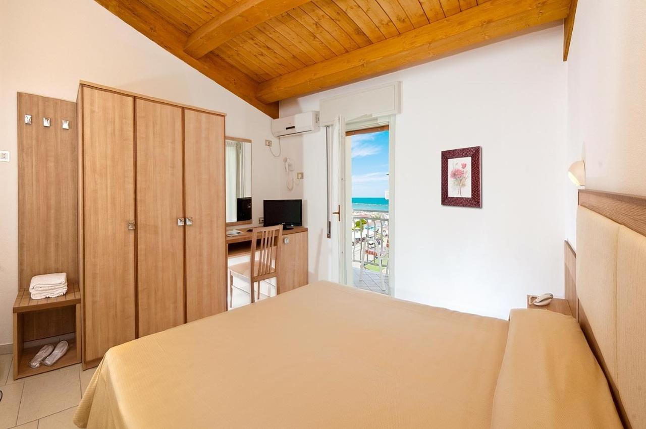 Hotel Saint Tropez Spa & Restaurant Lido Di Savio Rum bild